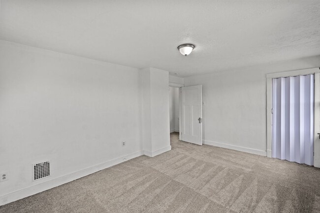 Building Photo - Stunning 2 bedroom home in North Braddock ...