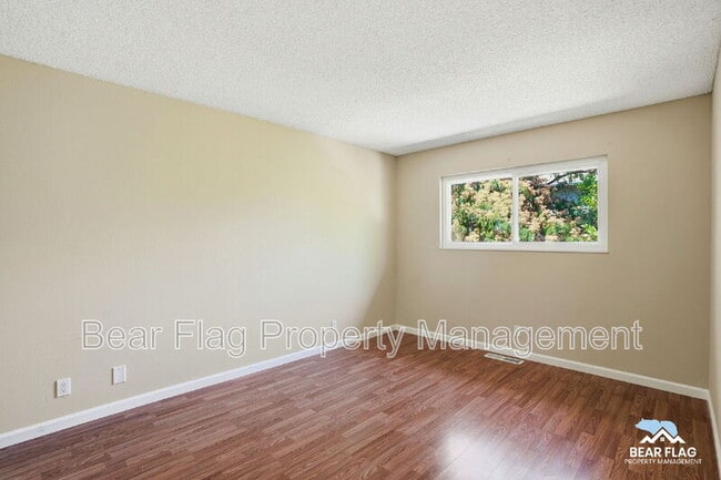 Building Photo - 1312 Mission Dr