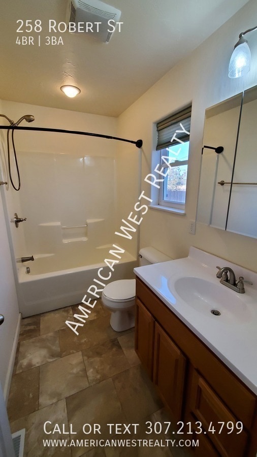 Building Photo - 258 Robert St