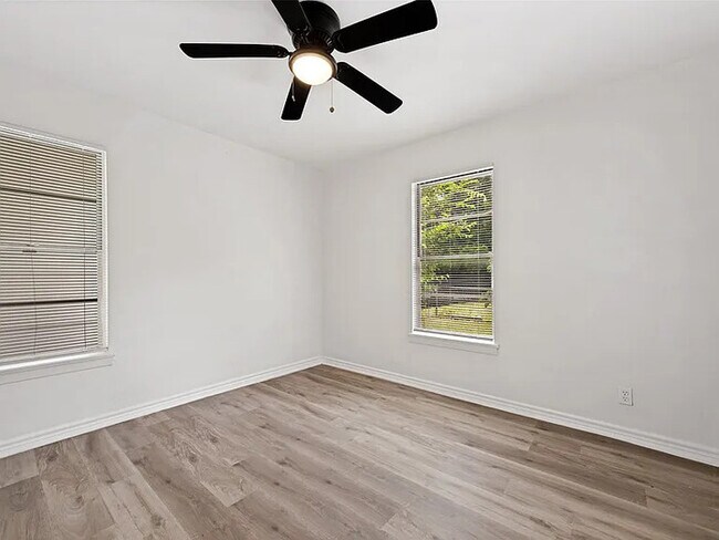 Building Photo - 116 Vandenburg Dr