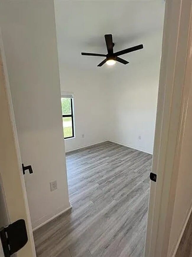 Building Photo - 4697 Golfview Blvd