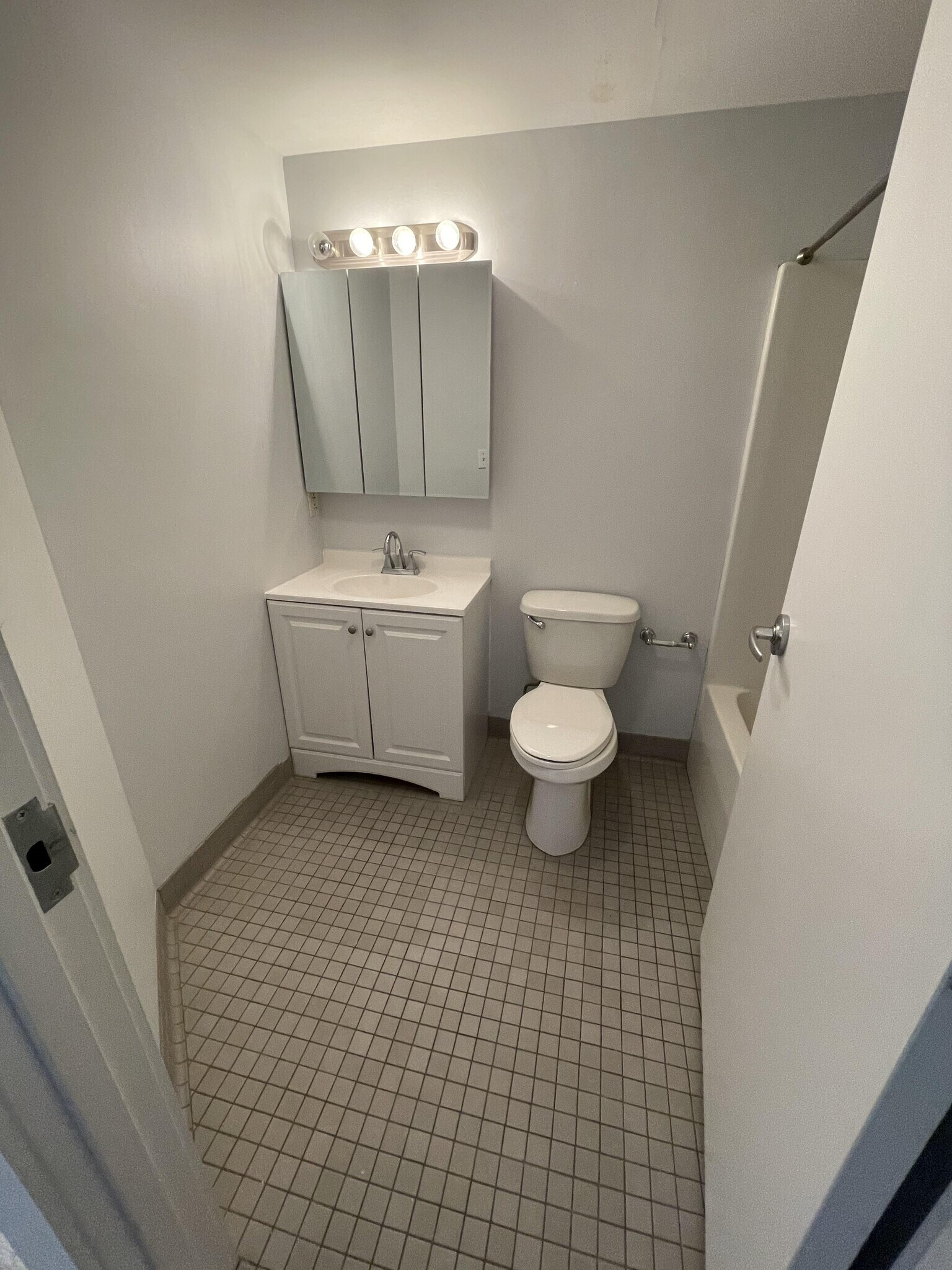 Building Photo - 471 Commonwealth Ave