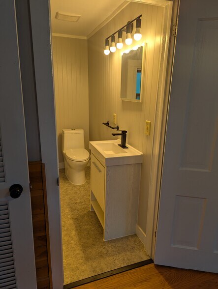 Bathroom - 2242 Dixon St