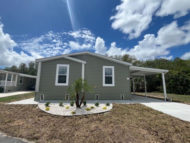 Building Photo - 173 Eland Dr