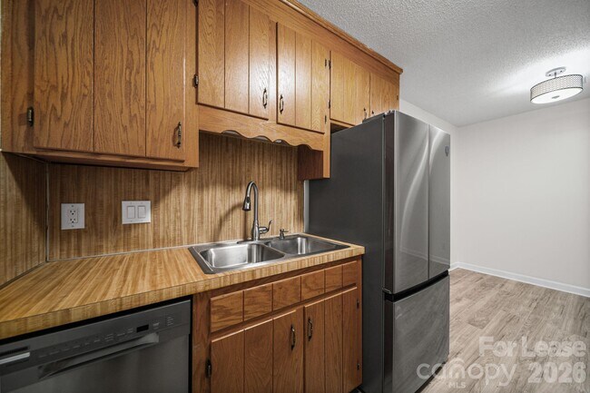 Building Photo - 1110 Chandler Dr