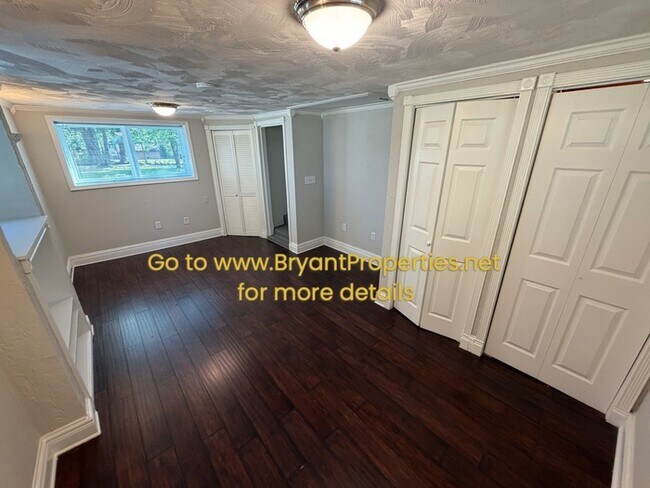 Building Photo - 720 Robert Burns Dr