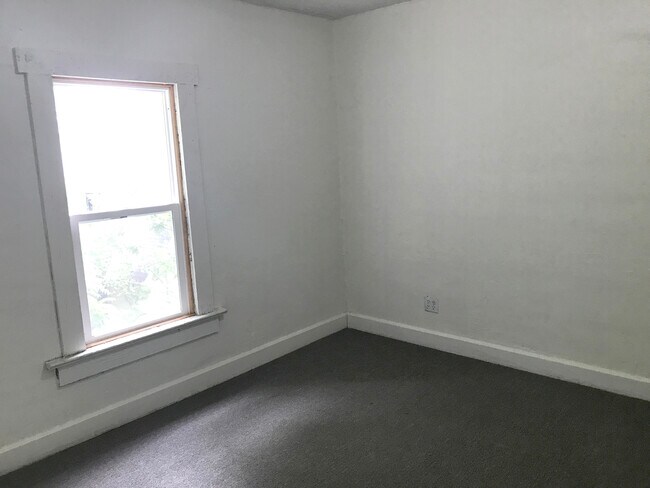 Building Photo - 1374 E Canal St