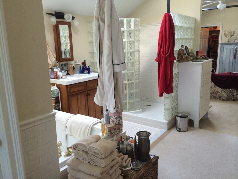 Building Photo - 369 Etna Rd