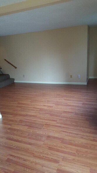 Building Photo - 1825 C Pl SE