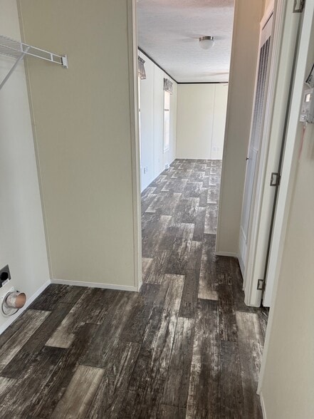 Building Photo - 10 Saratoga Dr