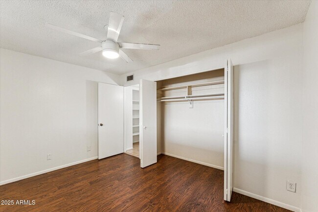 Building Photo - 516 N Hobson Plaza