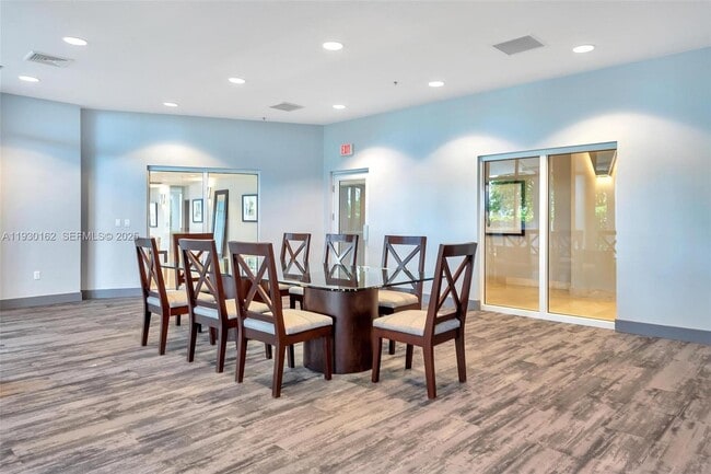 Building Photo - 6515 Collins Ave