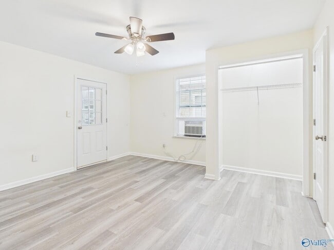 Building Photo - 2106 Levert St NE