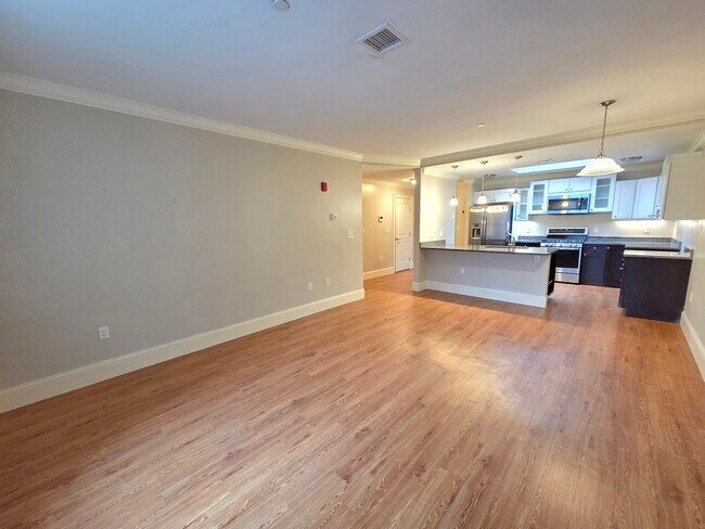 Building Photo - 286 Main St