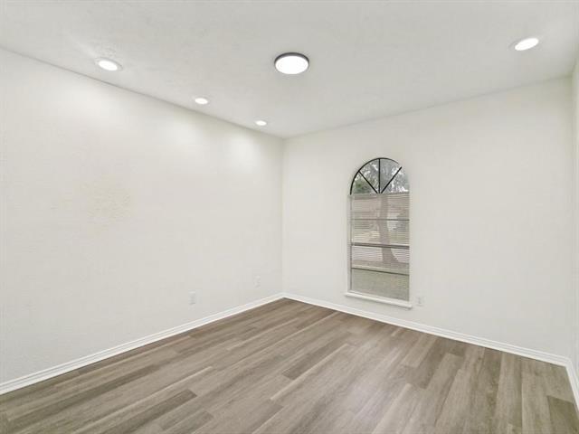 Building Photo - 905 Hawthorne Dr