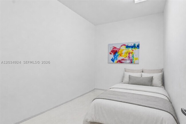 Building Photo - 575 Crandon Blvd