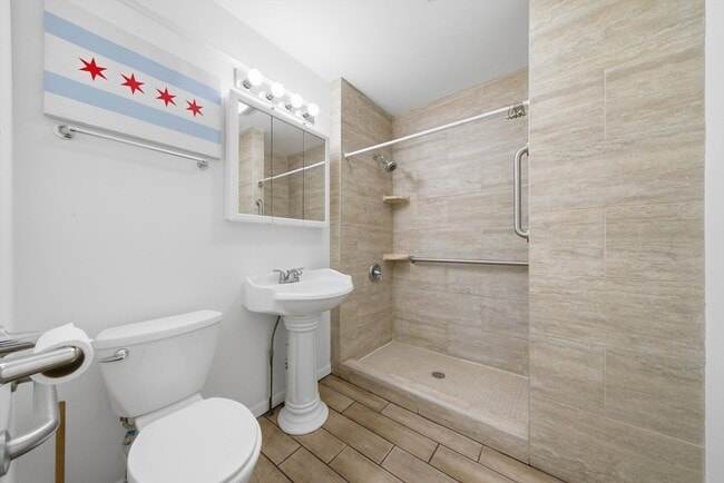 Building Photo - 2125 W 18th Pl