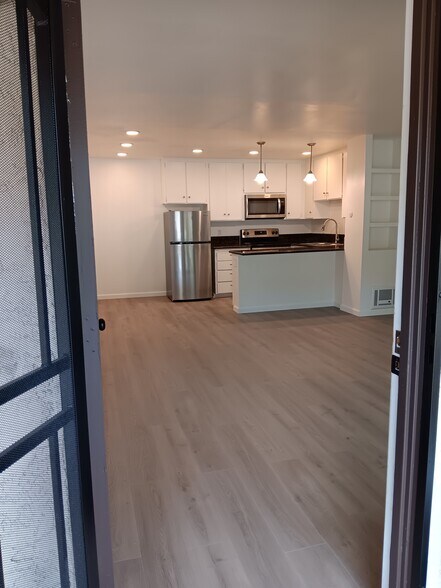 Building Photo - 6362 Rancho Mission Rd