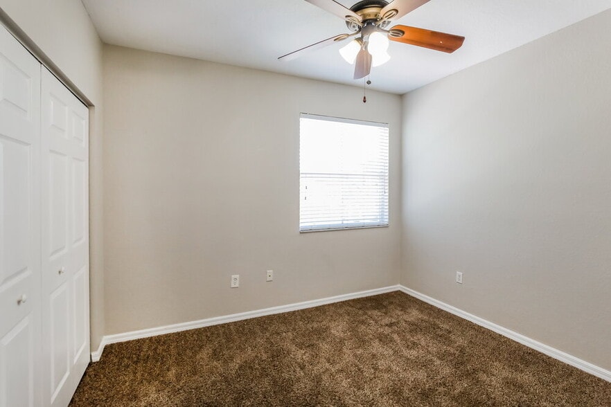 Building Photo - 1911 SE 14th Ct