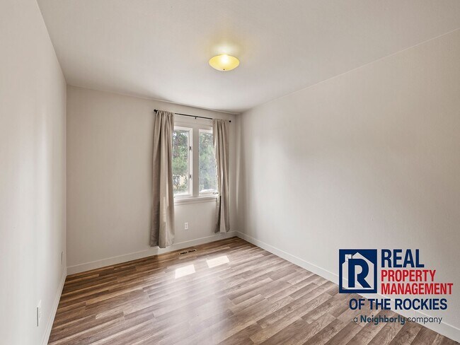 Building Photo - Beautiful 4-Bed, 3-Bath Fort Collins Home-...