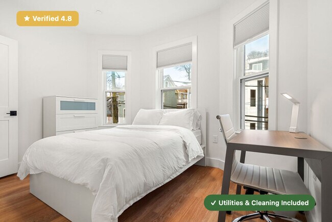 Building Photo - Furnished Bedroom with Private Bath in Jam...