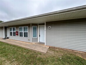 Building Photo - 407 Park St