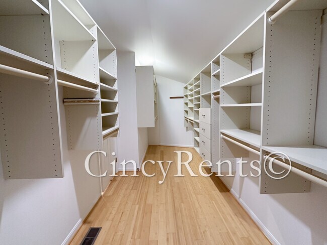 Building Photo - 7716 Creekwood Ln