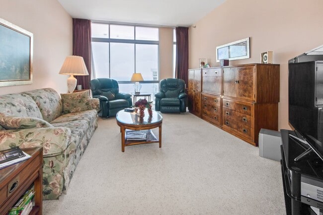 Building Photo - 1750 Avenida Del Mundo