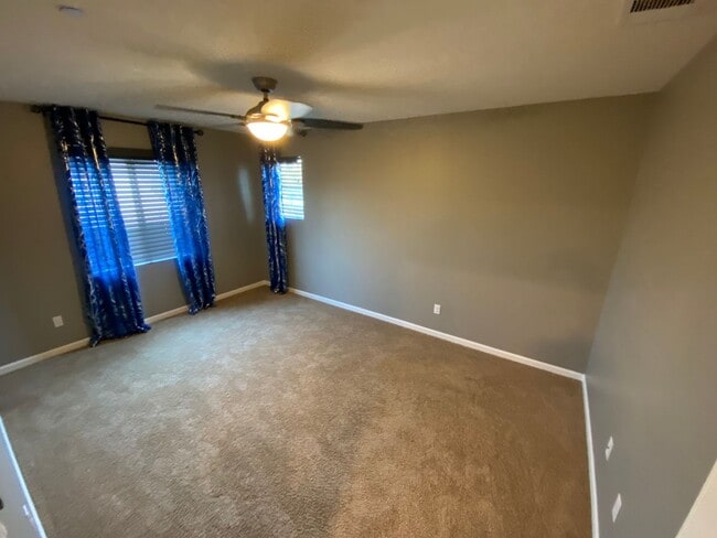 Building Photo - Beautiful home in desirable neighborhood for rent in Visalia CA