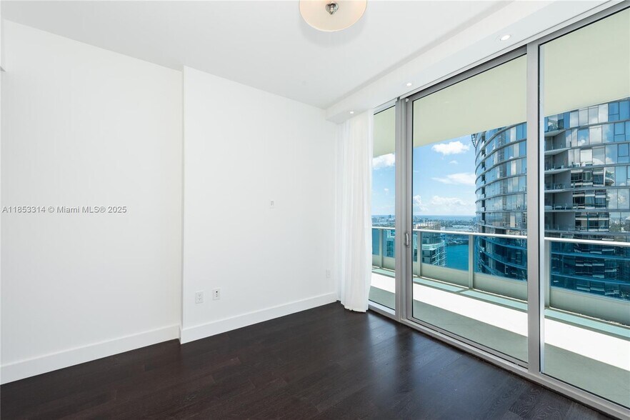 Building Photo - 200 Biscayne Boulevard Way