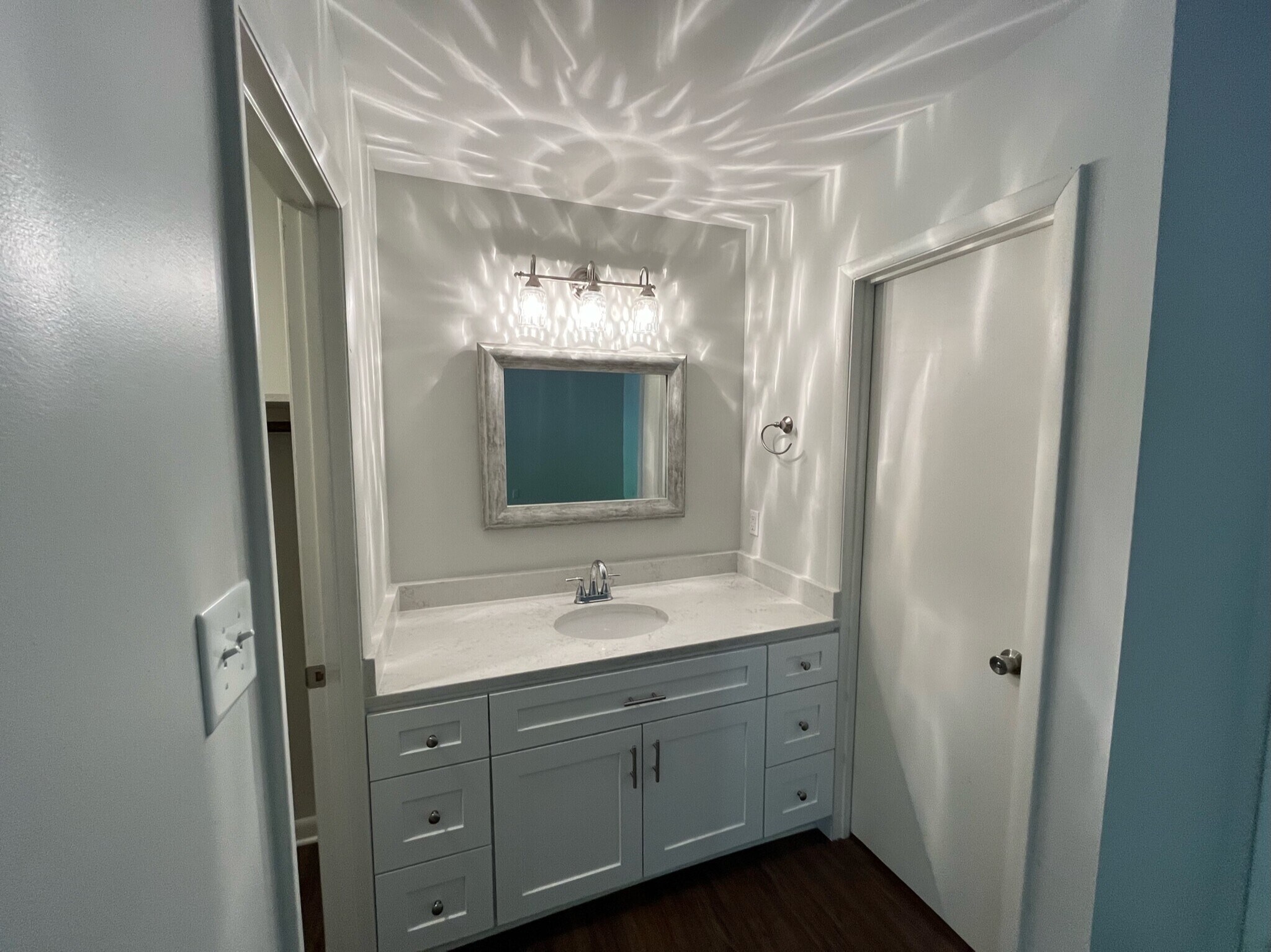 Building Photo - 132 Manhattan Ct