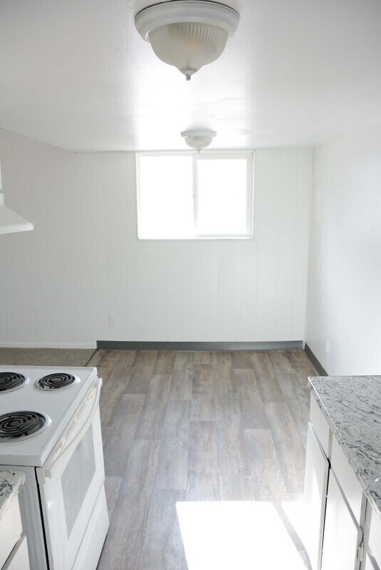 Building Photo - 1087 N 150 W