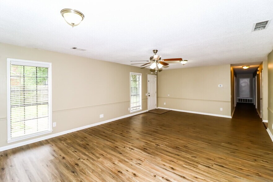 Building Photo - 4784 Ross Rd