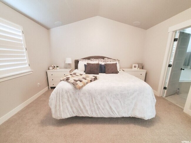 Building Photo - Beautiful 4 Bedroom Home, Bluffdale, 2827 sq ft,  Updated!