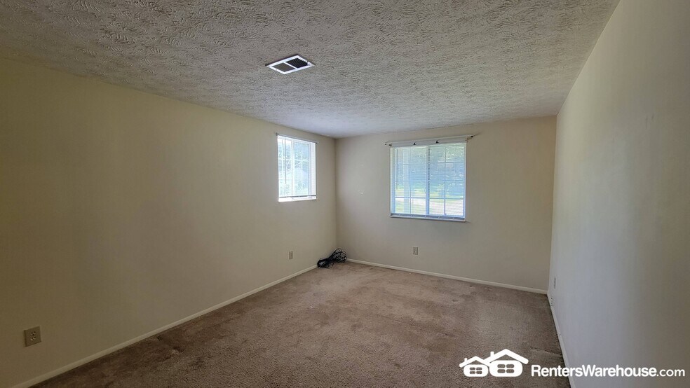 Building Photo - 1461 Silver Lake Dr