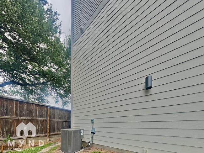 Building Photo - 353 Eado Park Cir