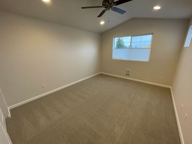 Building Photo - N18