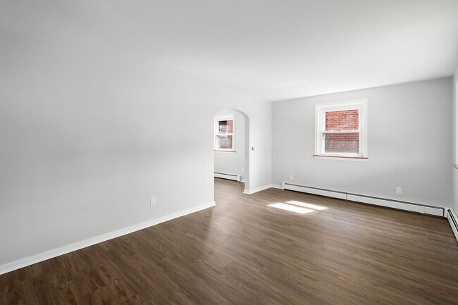 Building Photo - 826 Miller Ave