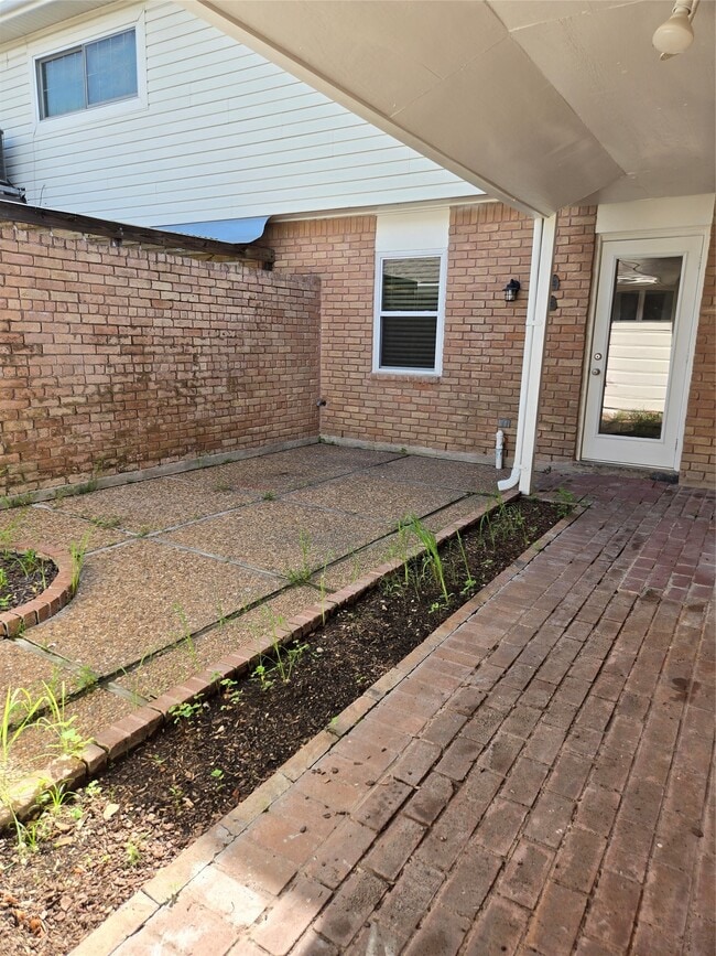 Building Photo - 1503 Ramada Dr