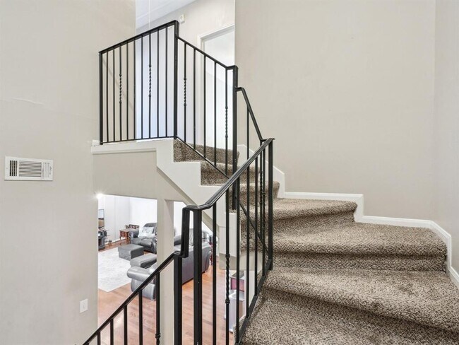 Building Photo - 4411 Koehler St