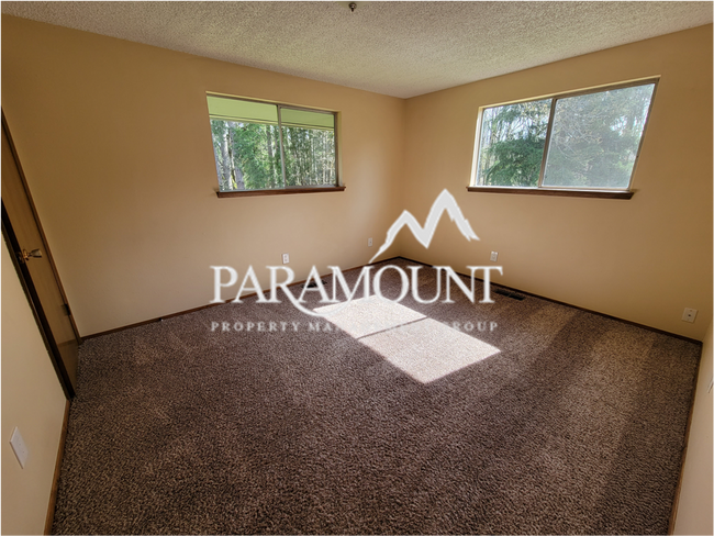 Building Photo - Tucked Away Upper 2 Bedroom Duplex in Port Orchard