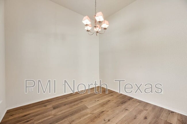 Building Photo - 9705 Meadow Rue Dr