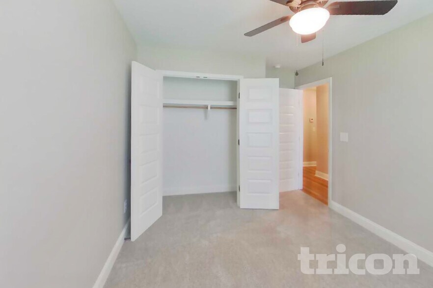 Building Photo - 341 Green Hills Dr