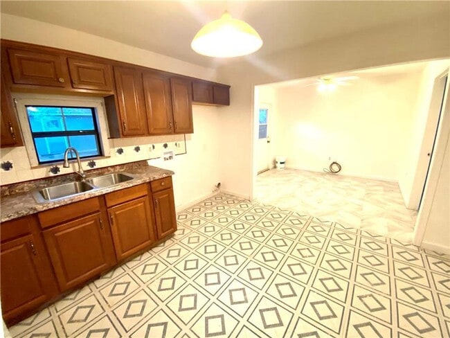 Building Photo - 6211 Club Terrace