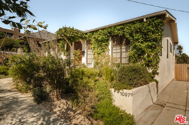 Building Photo - 1097 W Kensington Rd