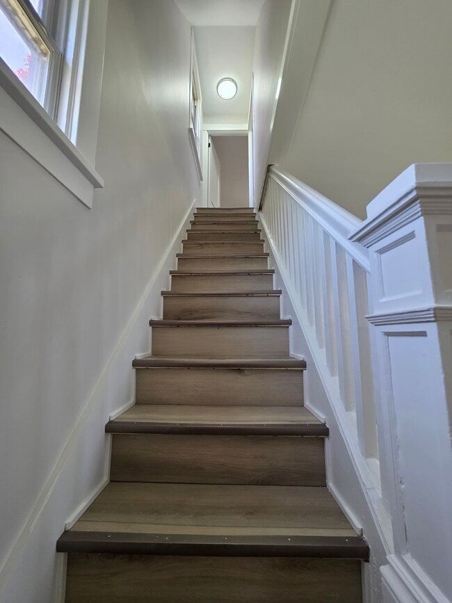 Building Photo - 2 Bed 1 Bath Single Family Home