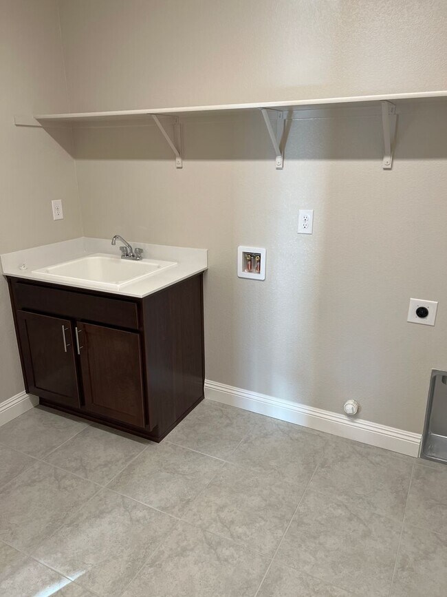 Building Photo - Newer home  in Spanish Springs