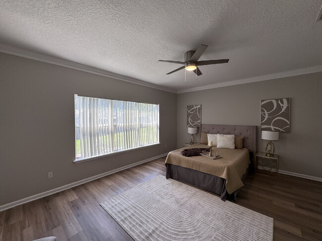 Building Photo - Large Renovated Home in Oakleaf Plantation