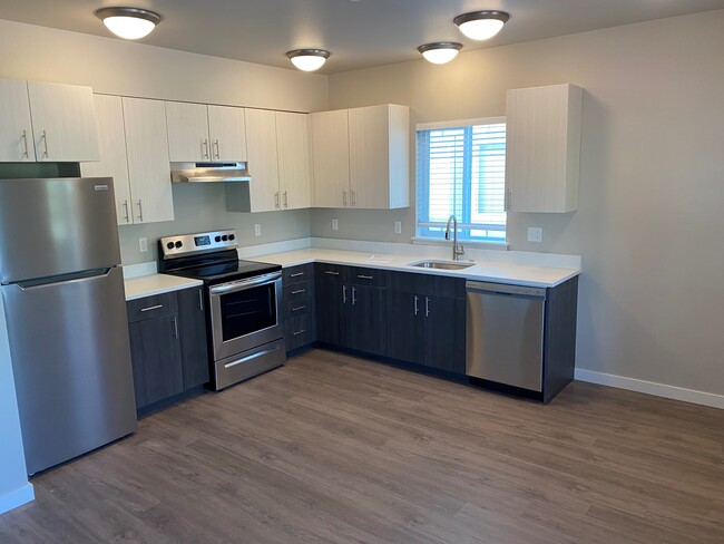 Kitchen-Dining - Grant Crossing at 3rd