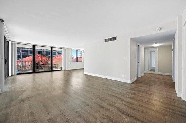 Building Photo - 5480 N Ocean Dr